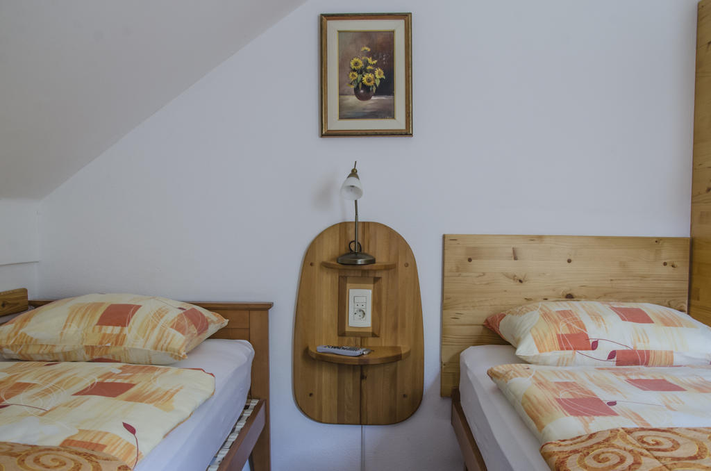 Miskar Rooms Cerknica Buitenkant foto